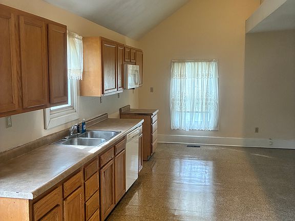 Spacious Kitchen with microwave and dishwasher, vaulted ceiling