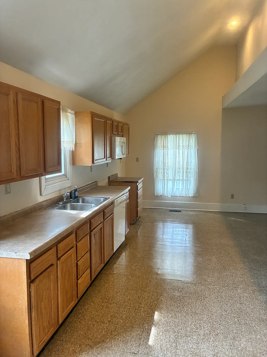 Spacious Kitchen with microwave and dishwasher, vaulted ceiling - 413 N Vandalia St