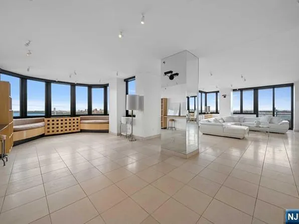 100 Carlyle Dr #16JK, Cliffside Park, NJ 07010