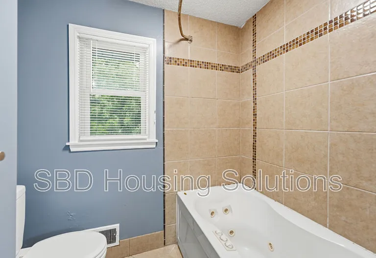 12812 Bristol Ave — Photo 10