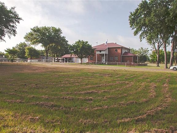 3rd image of 158 Holiday Dr