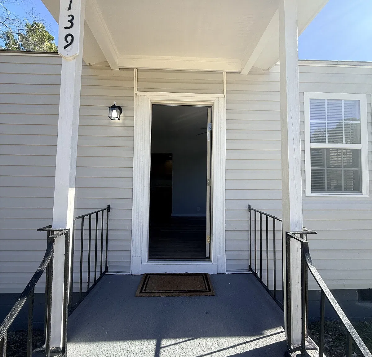 3 bed, 1.0 bath, 1026 sqft, $1,100 — Photo 2