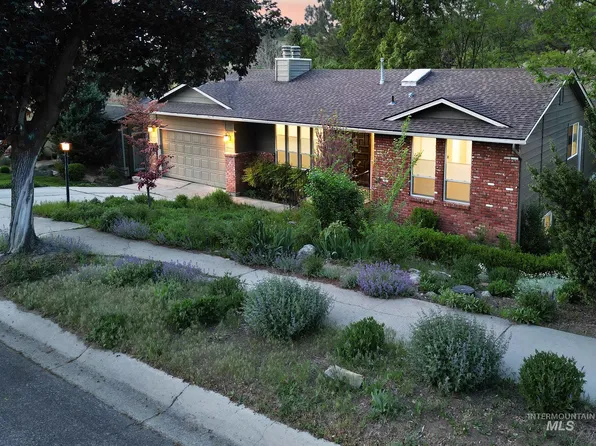 1722 E Roanoke Dr, Boise, ID 83712