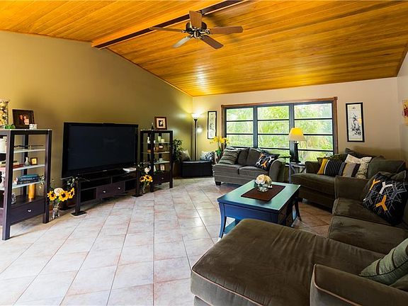 4th image of 1006 SW Wood Creek Dr