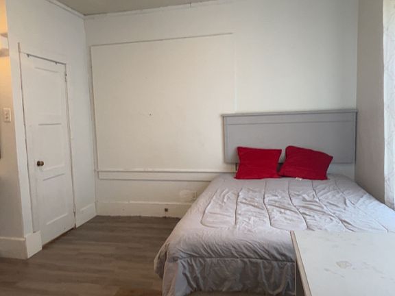 2nd image of 725 W Silas Brown St #3