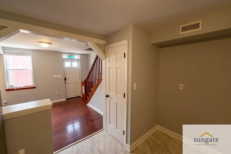 2 bed, 1.5 bath, 999 sqft, $2,200 — Photo 3