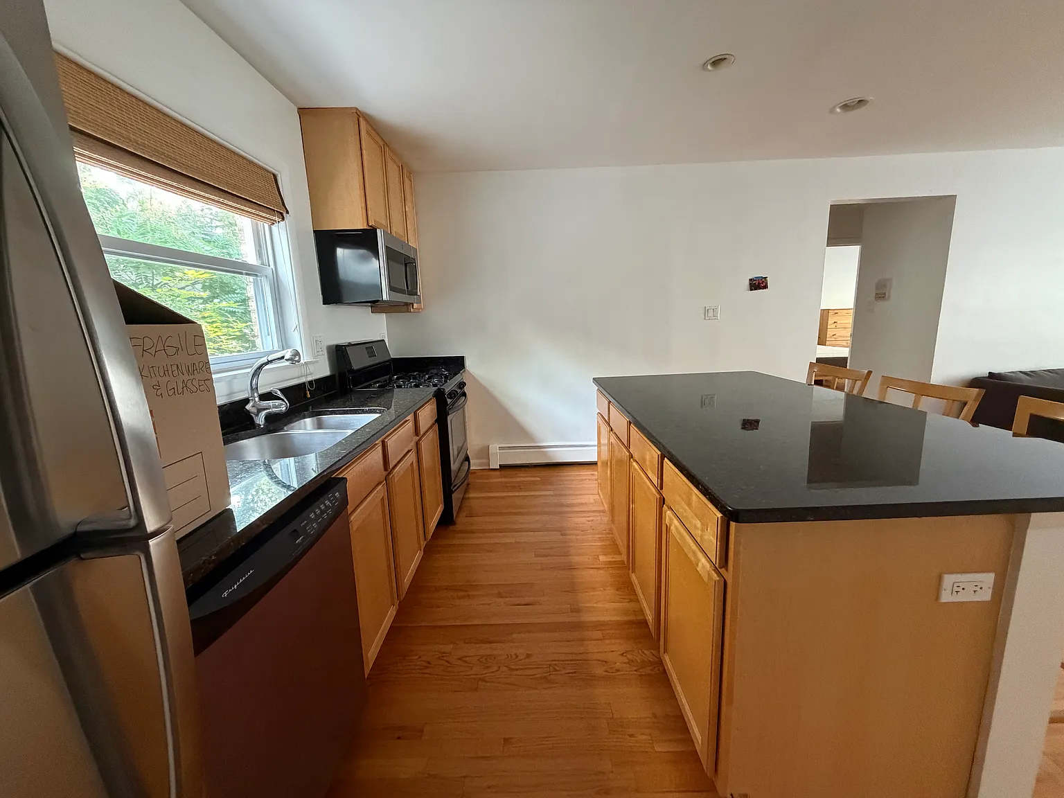 2 bed, 750 sqft, $2,750 — Photo 3