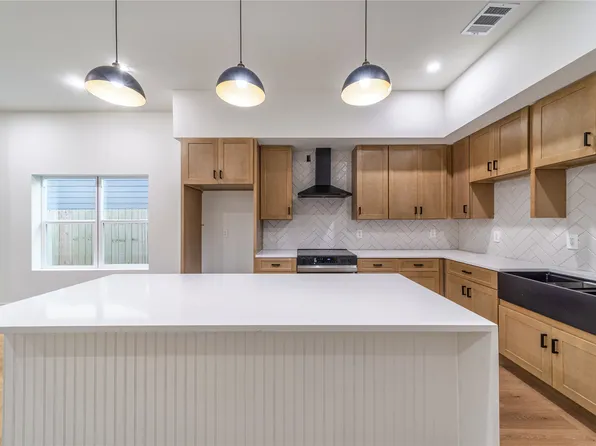 816 Lambert St, Dallas, TX 75203