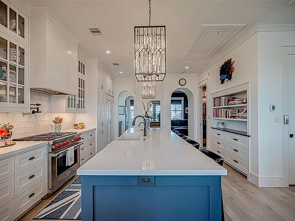 5th image of 2646 E Seaside Dr