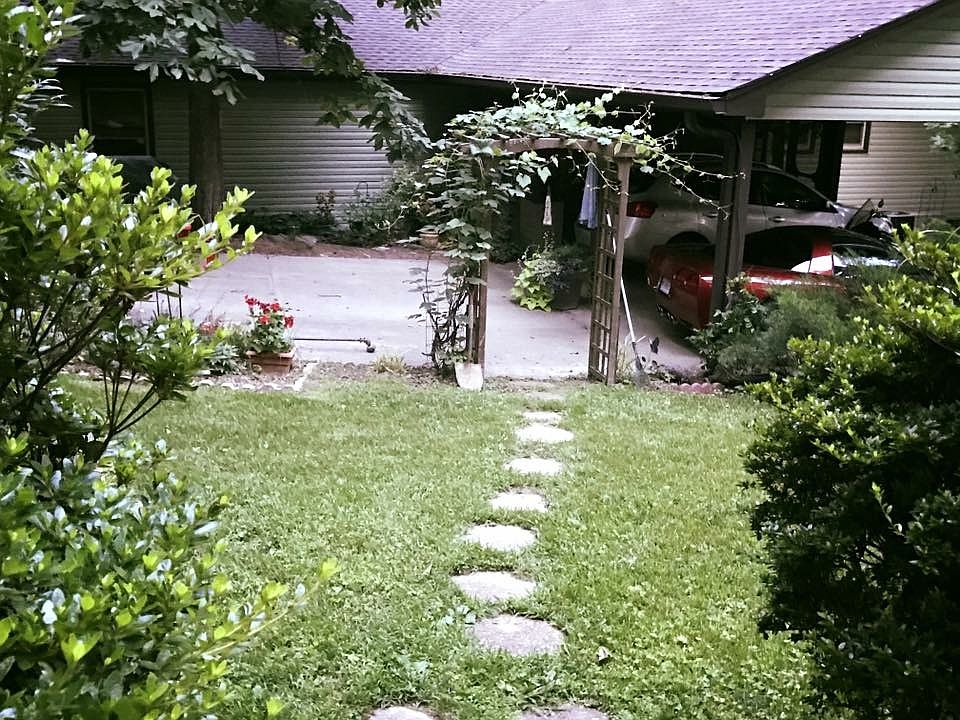 2nd image of 124 Dusty Ln