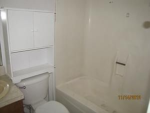 4th image of 218 Perthshire Dr