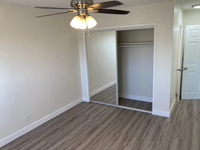 650 Linden Ave — Photo 36