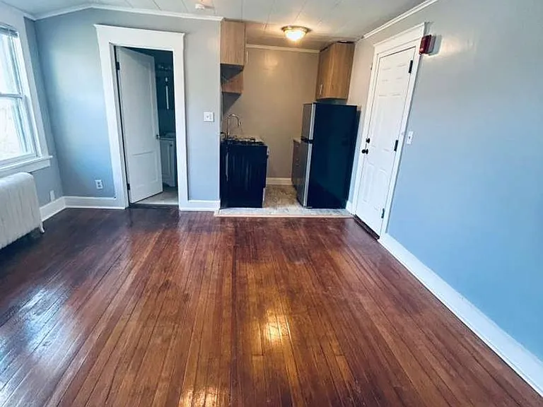 1 Park Cir — Photo 3