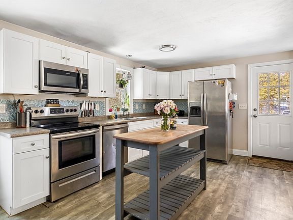 4th image of 17 Gray Rd