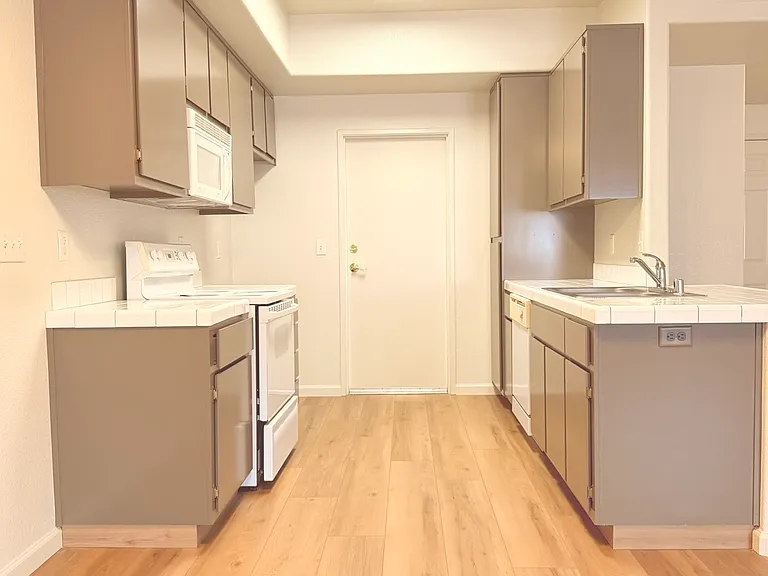 1271 W Spruce Ave — Photo 14