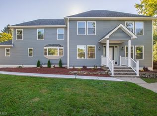 341 Center Grove Rd, Randolph, NJ 07869