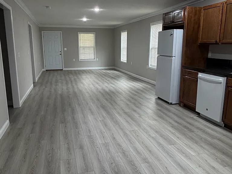 146 Roberts St — Photo 5