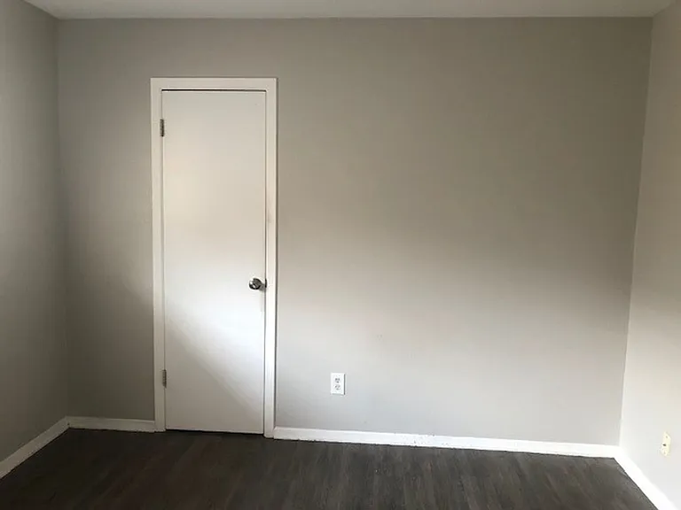 2410 Woodoak Ct — Photo 15