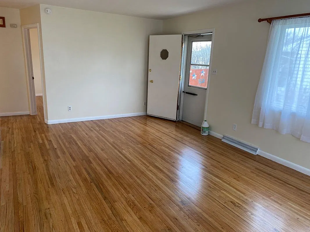3 bed, 2.0 bath, 900 sqft, $1,650 — Photo 2