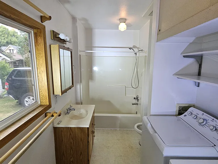 1664 SE Harney St — Photo 11
