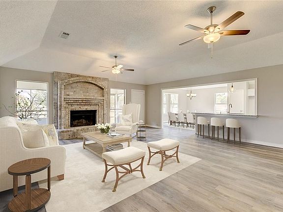 5th image of 225 Schreiber Dr