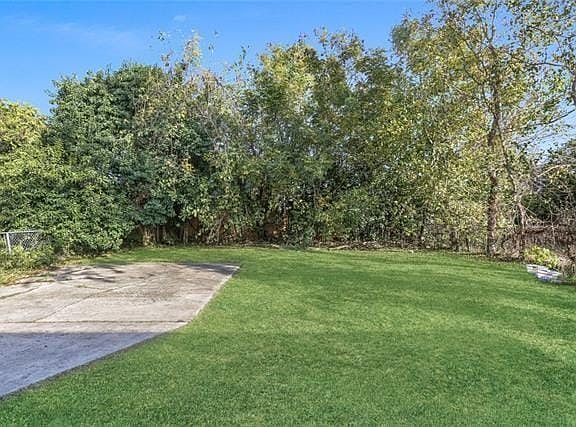3rd image of 1616 Elizardi Blvd