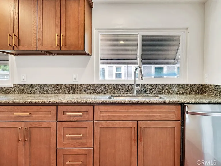 809 E Colton Ave — Photo 11