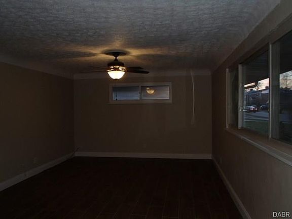 2nd image of 664 Wiltshire Blvd