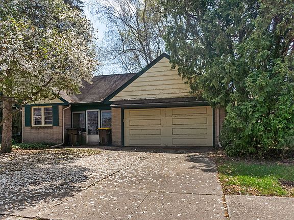 3rd image of 810 Woodlane Ave