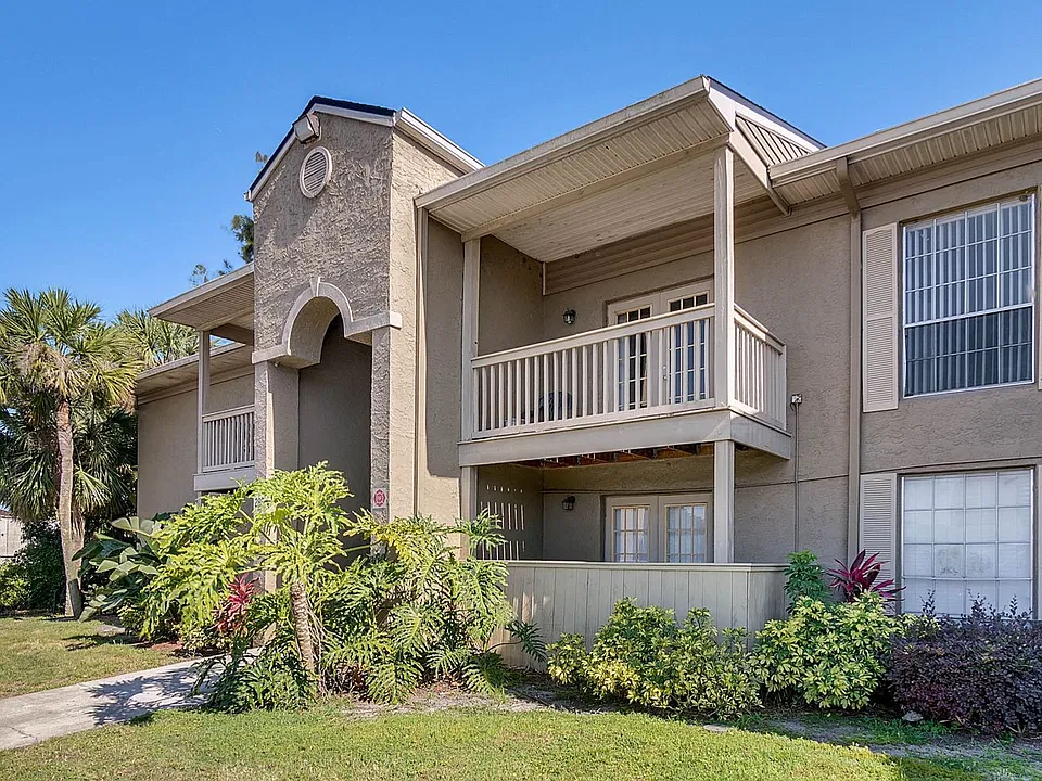 345 Wymore Rd #201