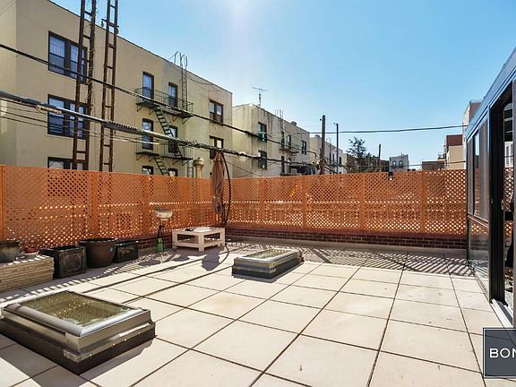 4th image of 3063 32nd St APT 1B