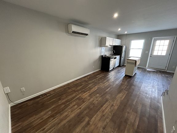 3rd image of 109-115 N Main St
