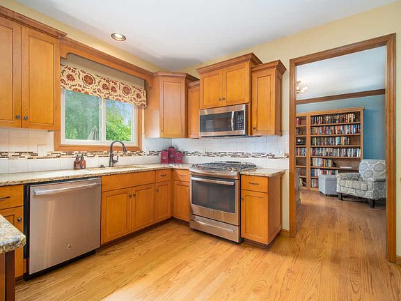 4th image of 13353 S Mary Lee Ct