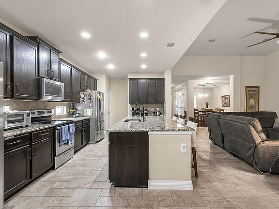 GRANITE/STAINLESS/LOTS CABIN