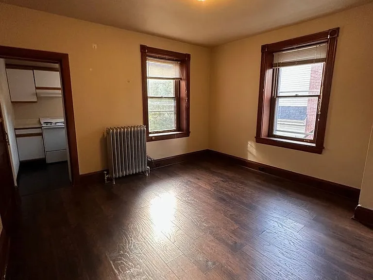 124 E Main St — Photo 4