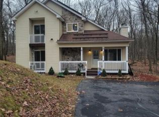 241 Gold Finch Rd, Bushkill, PA 18324