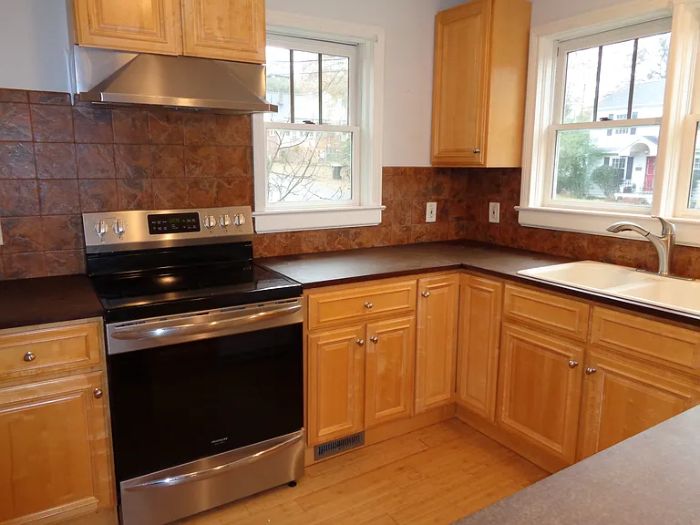 Dacian Ave — Photo 2