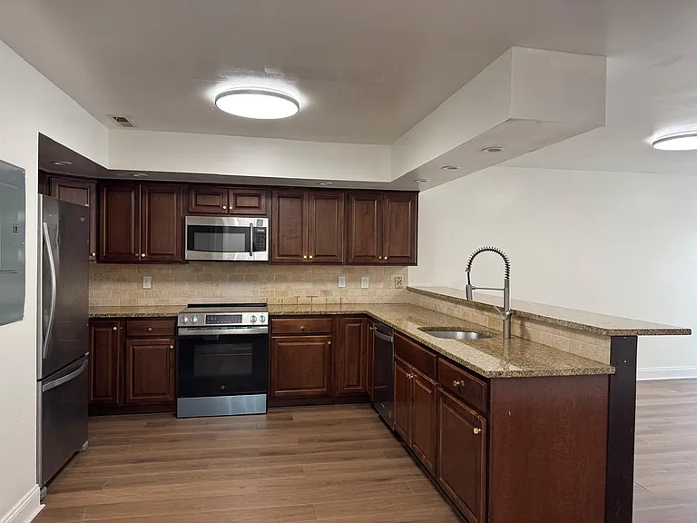 1400 Bedford St #11 — Photo 4