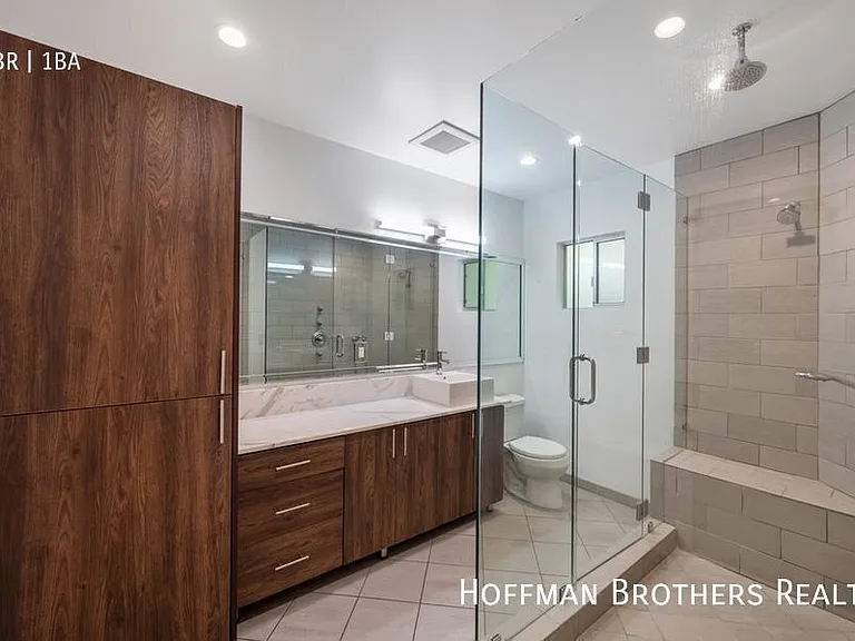 1148 N Clark St #8 — Photo 8