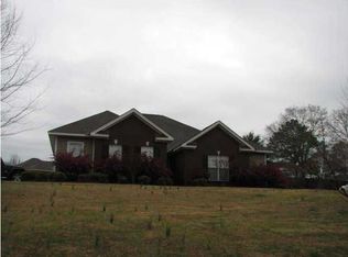 66 McRae Rd, Deatsville, AL 36022