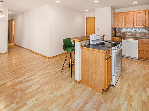 4th image of 9517 35th Ave NE APT 2B