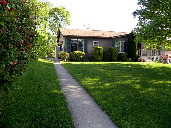 2nd image of 8 Green Meadow Ln