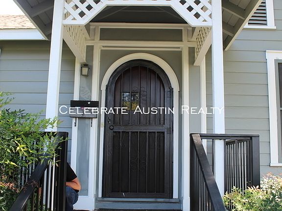 3rd image of 2115 Kenwood Ave