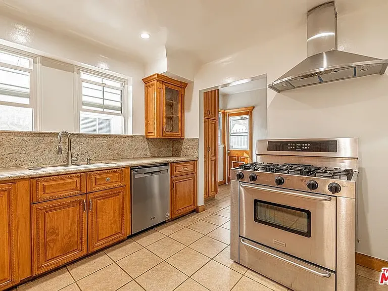 202 1/2 S Arnaz Dr #1/2 — Photo 8