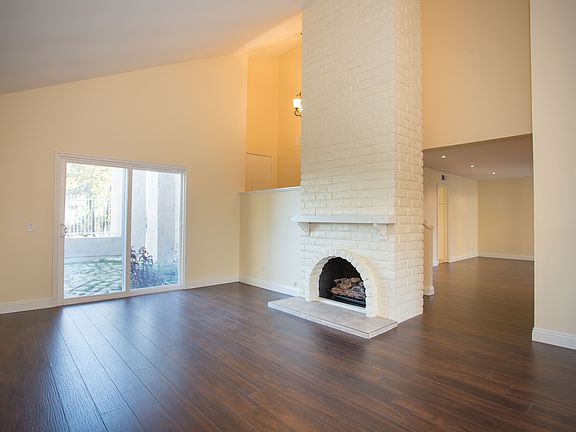 4th image of 10400 Banyan St