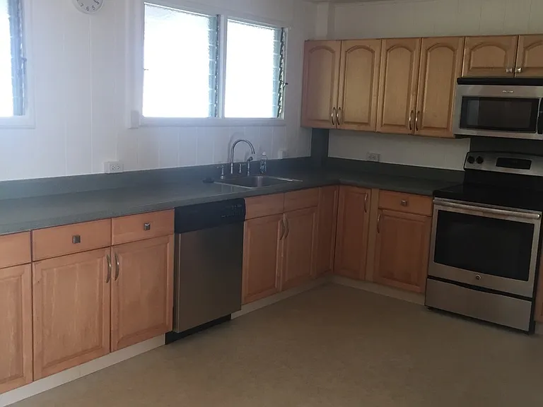 2668 Peter St — Photo 3