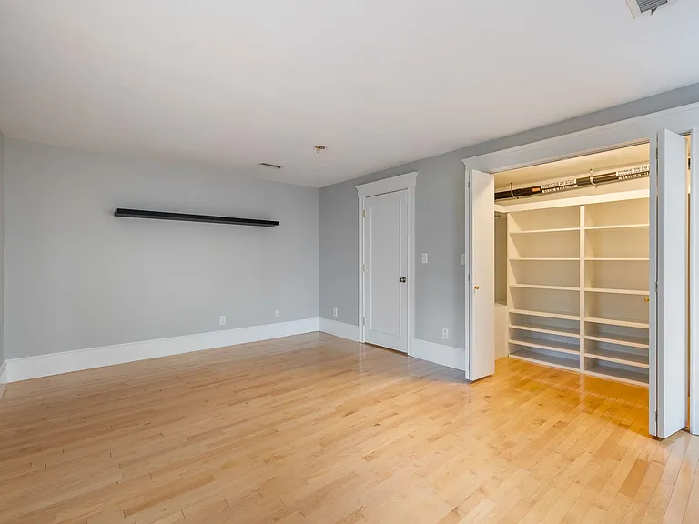 618-620 E 3rd St #1 — Photo 22