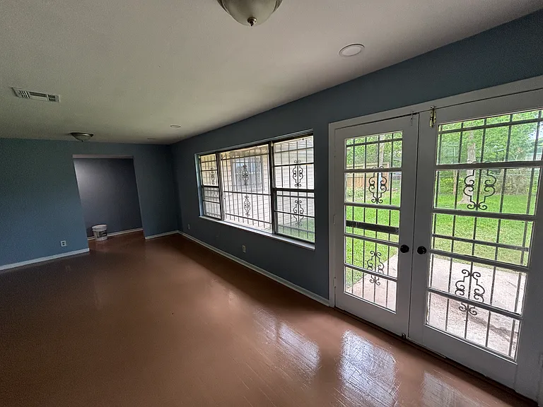 Living Room / Den Reverse - French Doors