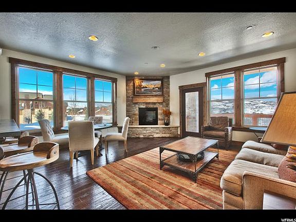 4th image of 1289 N Deer Park #E