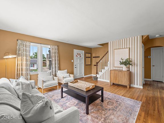 3rd image of 2023 Meadow Ln